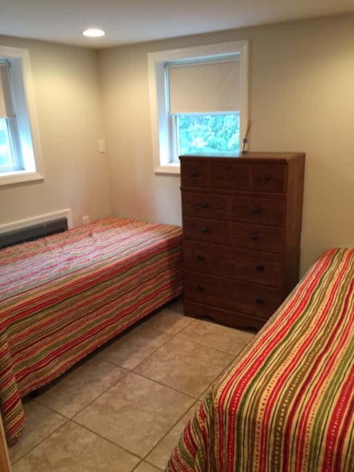 2 single beds