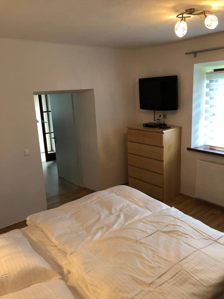 Спалня с телевизор