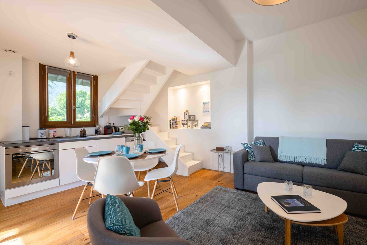 Top Airbnb: Charming 2-room, Lake View, Veyrier du Lac/Annecy in Veyrier Du Lac