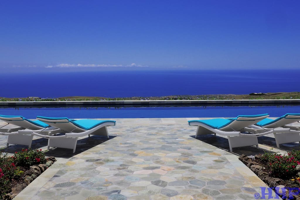 Looking across the pool to a breathtaking view of the Pacific ocean