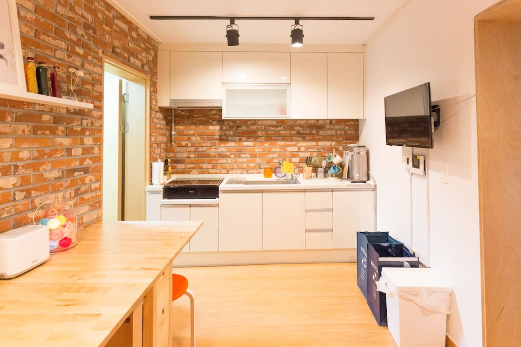 Kitchen and Livingroom