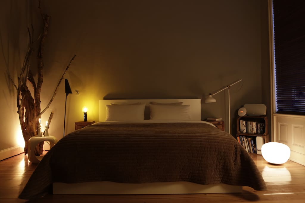 Master Bedroom
180x200cm