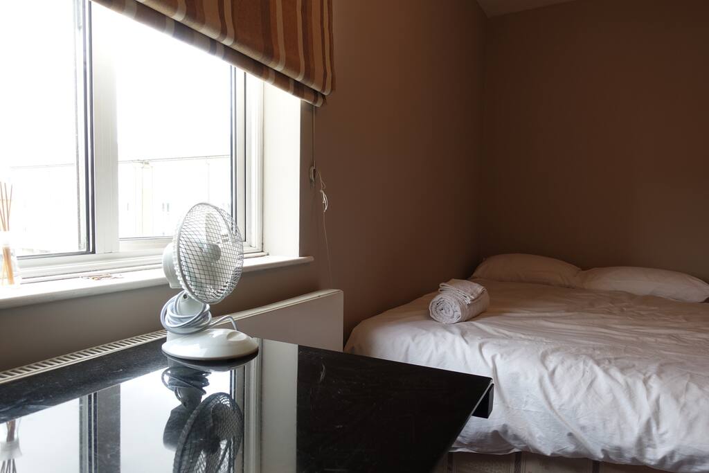 Bedroom 3 - court view