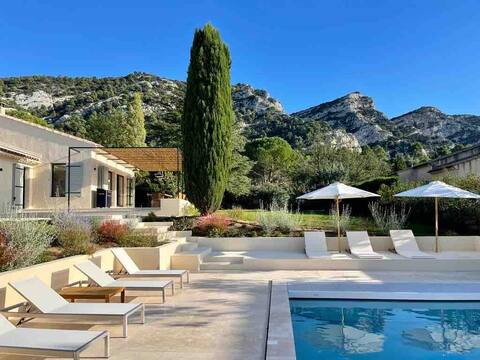 Chic villa at the foot of the Luberon