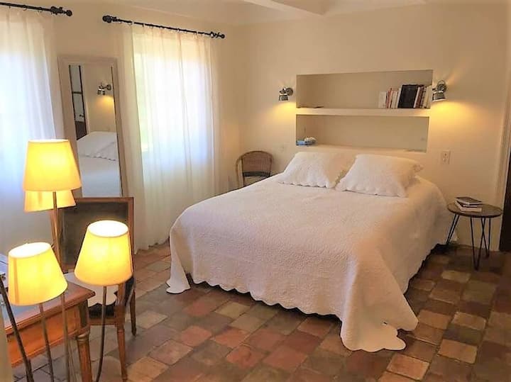 Chumba cha kulala cha chumba 1 cha ofisi