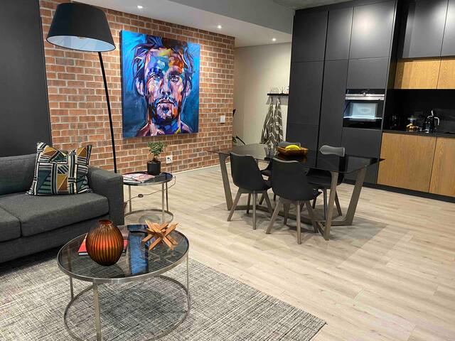 Newly Renovated Designer Apartment @ 9 Illovo gallery image 2