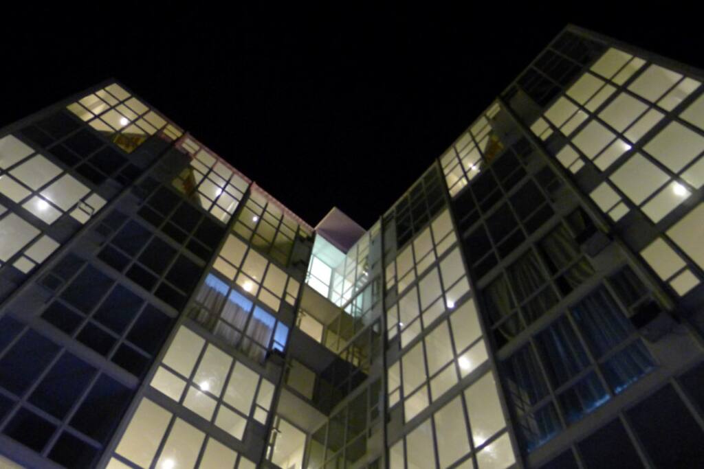 The Night Scene @ BLOQ