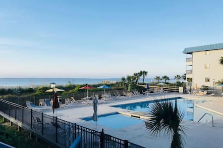 Fins Watch/Couples Waterfront Condo/2 bikes incl!!