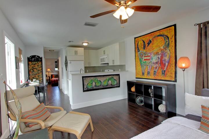 East Boca Raton 1 mile from beach!!