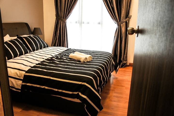 Chumba kimoja cha kulala kilicho na kitanda cha ukubwa wa kifalme 双人房