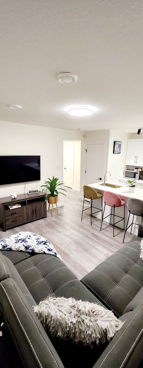 Popular Airbnb listing: Serenity Suite Regina in Harbour Landing