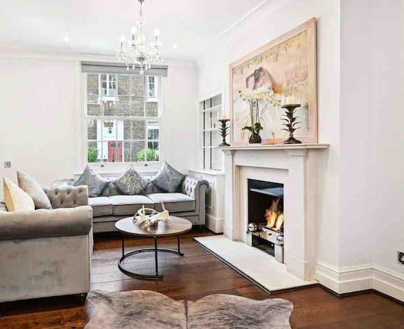 Knightsbridge Townhouse with 2 terraces gallery image 2