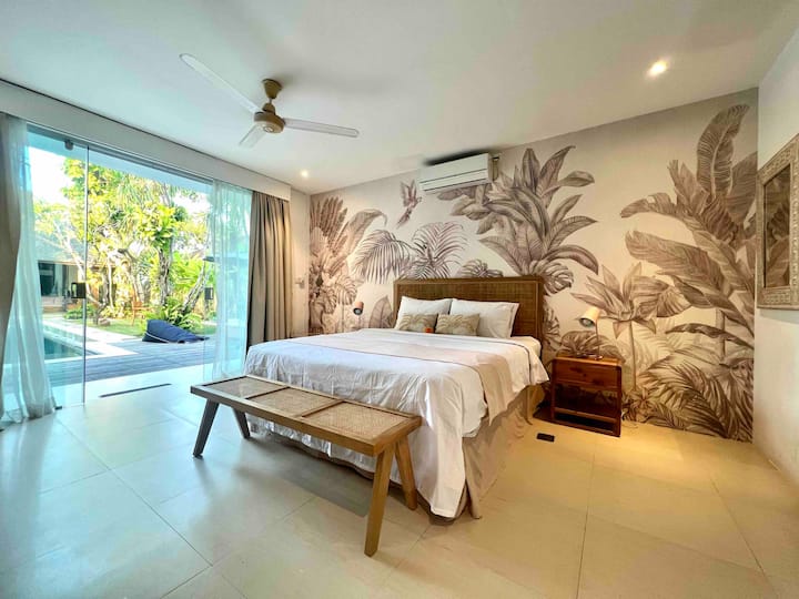 חדר שינה 2.

שירותים נוספים זמינים, החל מהשכרת רכב ושיעורי בישול ועד עיסויים ושיעורי גלישה!