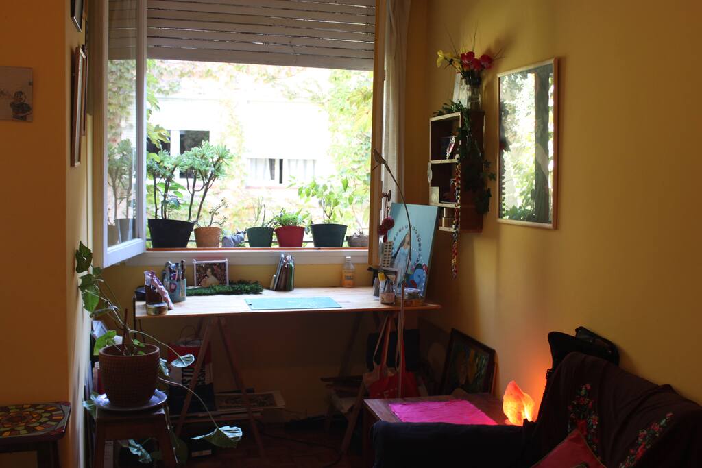 Escritorio y ventana