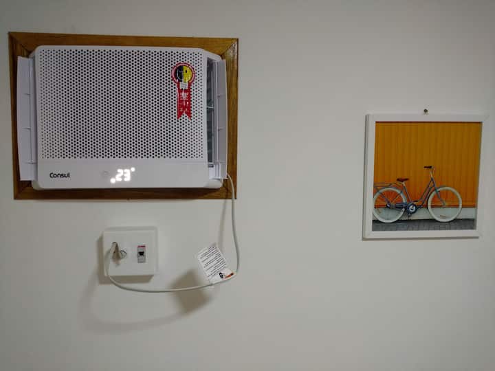 المنزل مجهز بمكيفين هواء ممتازين ومراوح توربو من أرنو! إقامتك مع الكثير من الراحة! استمتع!