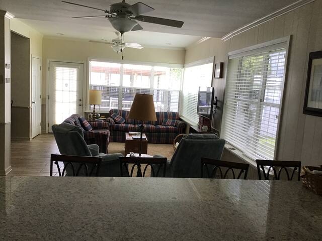 Fabulous vacation home on beautiful lake