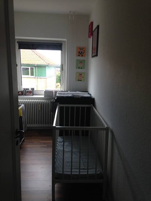 Dressingroom, with bed for baby/toddler and changing station.