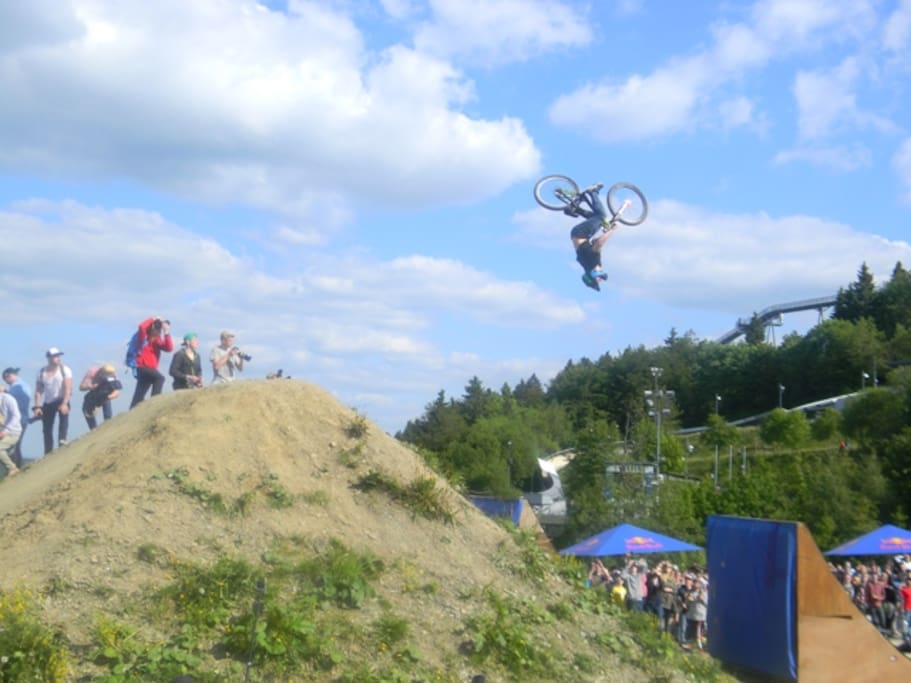 Slopestyle Park
150 Meters
400 Feet away