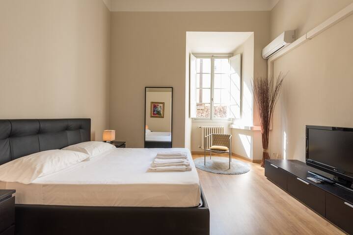 Piazza Strozzi Luxury Apartment gallery image 2