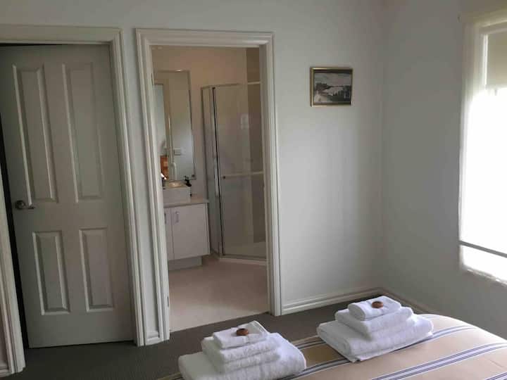 En-suite në krevat dopio "Queen"