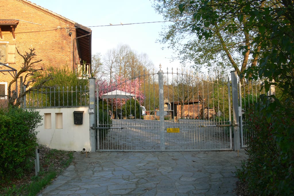 benvenuti a casa, questo è il cancello dedicato