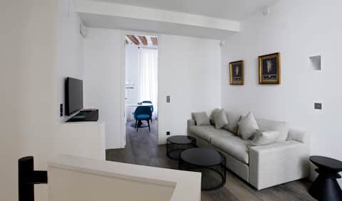 Annonce Airbnb populaire: Parisian quiet luxury in Renaissance townhouse à Paris