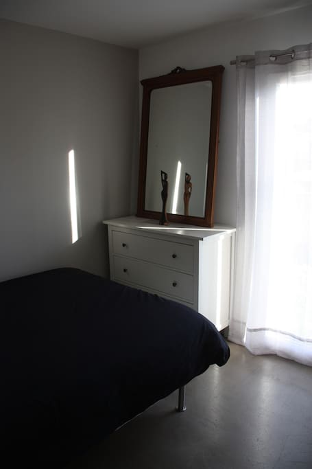 1 commode dans la chambre d'amis