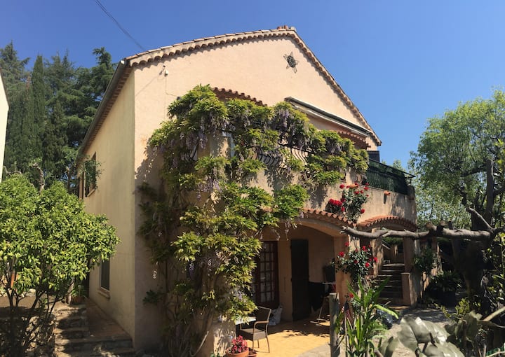 Apartment with terrace, garden and parking