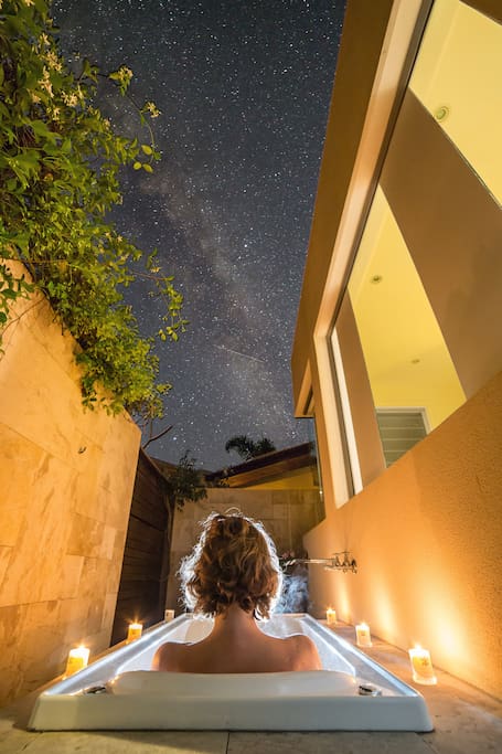 Outdoor spa bath under the stars in the Gold room.