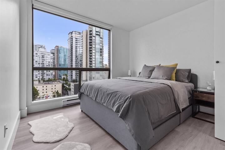 Beautiful 2bd apt/ heart d/town gallery image 3