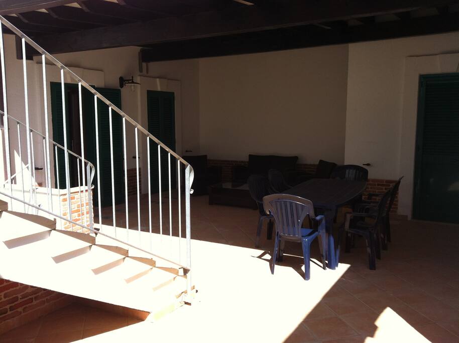 Patio coperto ed attrezzato