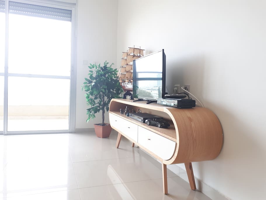 Living room TV cable / multimedia