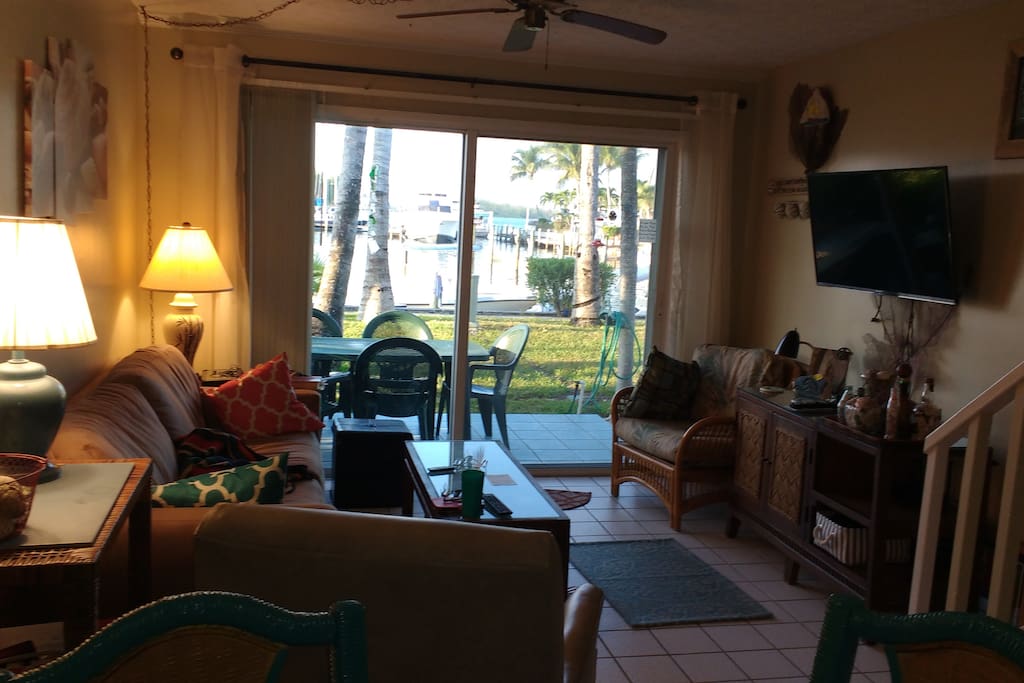 Living room with Flat Screen TV