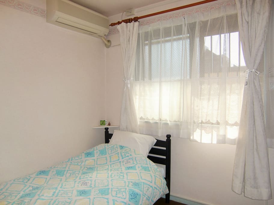 Bedroom ベッドルーム 布団を敷けば2名OK