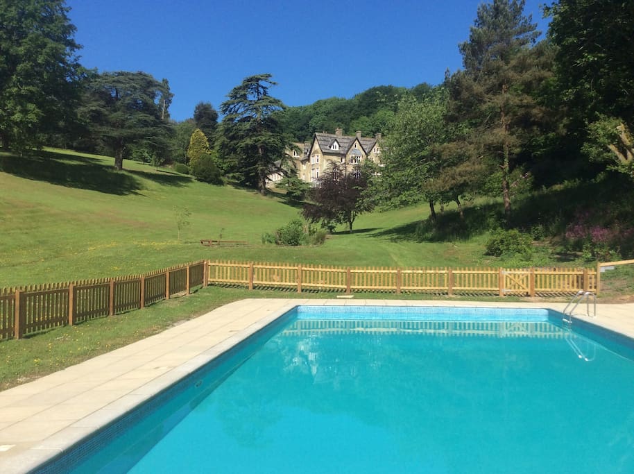 Outdoor Heated Swimming Pool (end May - early Sept)