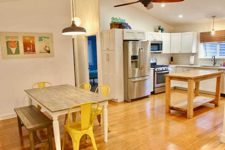 Charming Sunset Beach House *AC/ Steps 2 Beach*