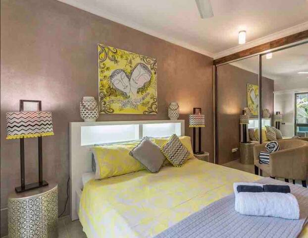 3 min to Beach & Town 2Bd 2Bth Hse