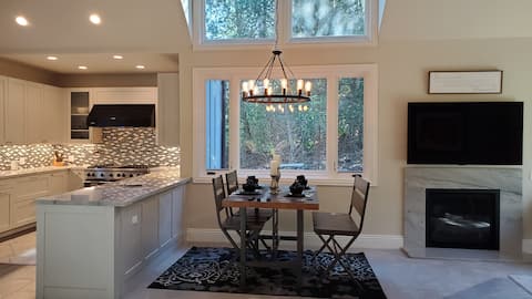 Beautiful, apartment in charming Alamo.