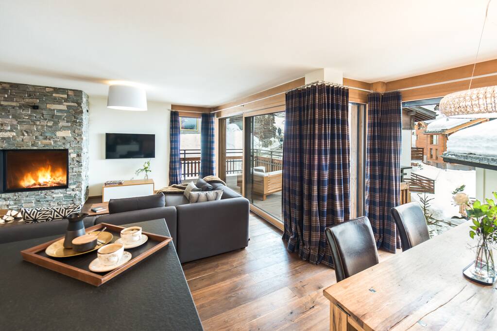 Kitchen, dining are and lounge