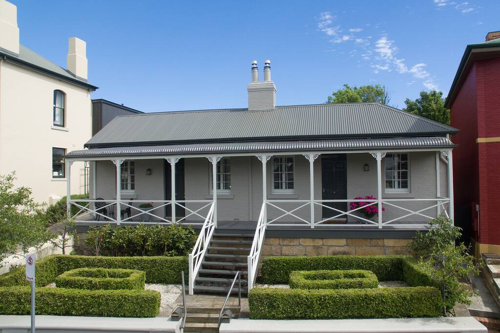 C.1840s Luxury Georgian Cottage 2 - Left Hand Side