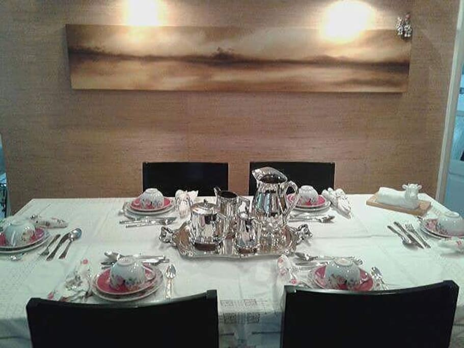 Sala de Jantar- mesa de 6 lugares.