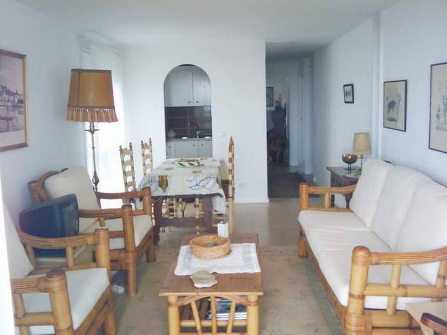 Séjour, couloir et cuisine