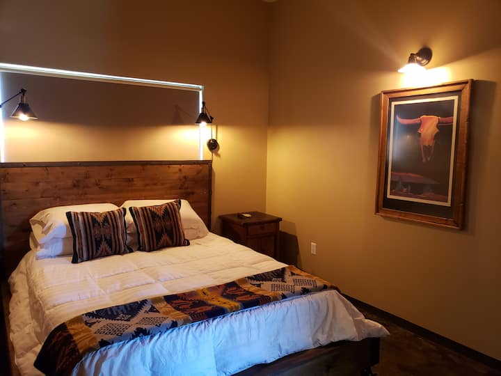 Guest bedroom - queen bed (Sleep Number)