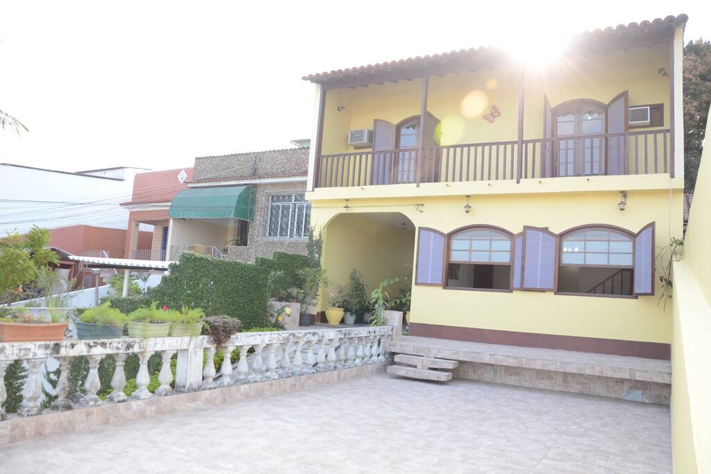 Fachada da casa.
Terraço de 50 m², 1º andar salão, 2º andar Varanda dos quartos
