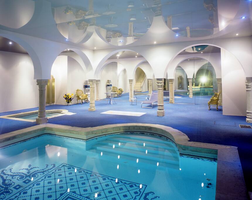 piscine intérieure chauffé et jacuzzi