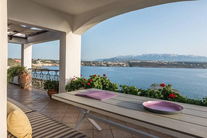 Sea front,amazing view, Alianthos Villa gallery image 4