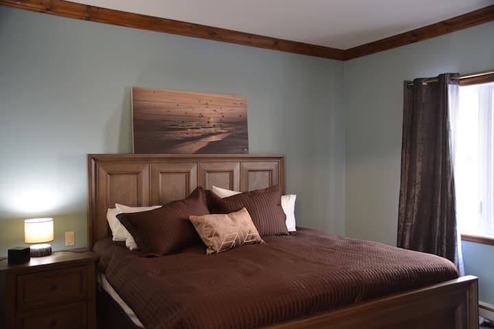 Glavna spavaća soba s bračnim krevetom