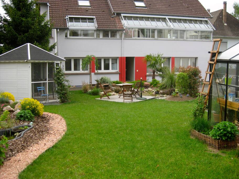 L'entrée côté jardin