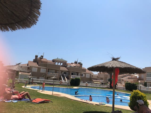 Entire 2 bed, 2 bath apartment in Playa Flamenca££