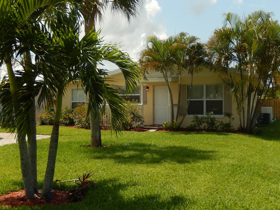 Great Beach Cottage Appeal with private drive